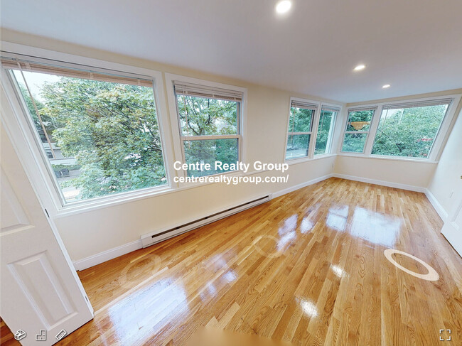 2572 Massachusetts Ave, Unit 2 in Cambridge, MA - Foto de edificio - Building Photo