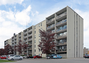 Tuscany Village Apartments in St Catharines, ON - Building Photo - Building Photo