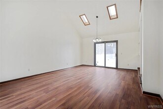 383 S Ellicott Creek Rd in Buffalo, NY - Building Photo - Building Photo