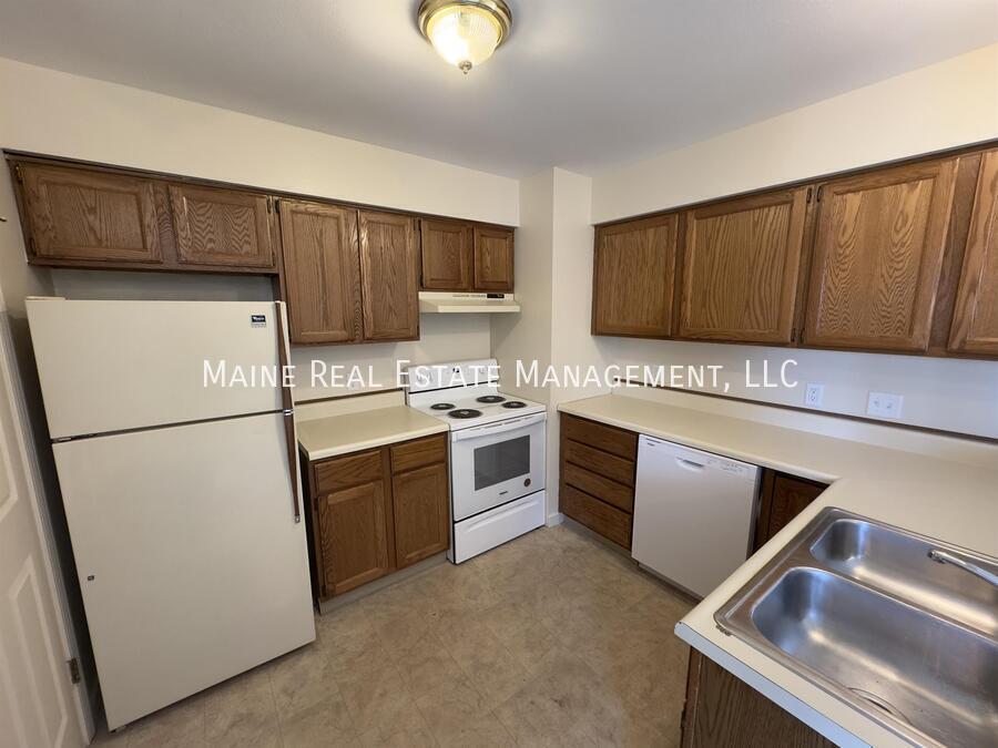 71 Valley View Ln in Bangor, ME - Building Photo