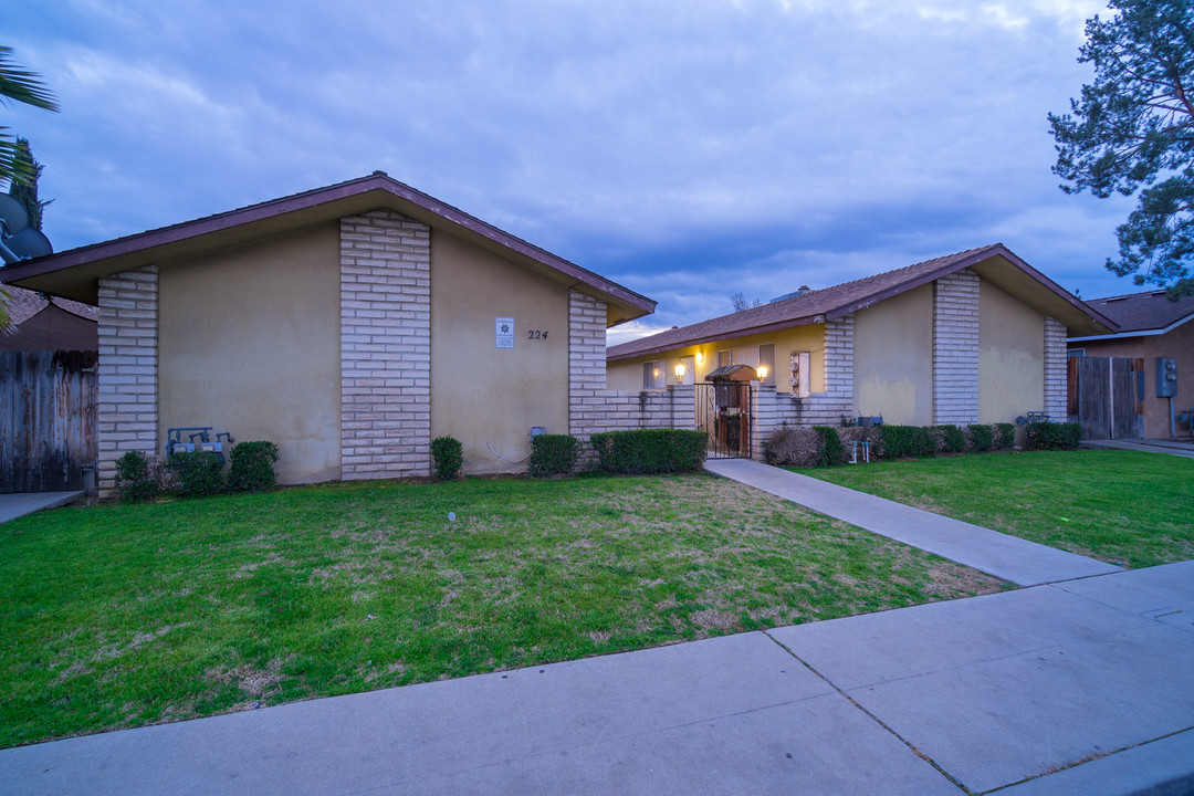 224 W Gettysburg Ave in Clovis, CA - Building Photo