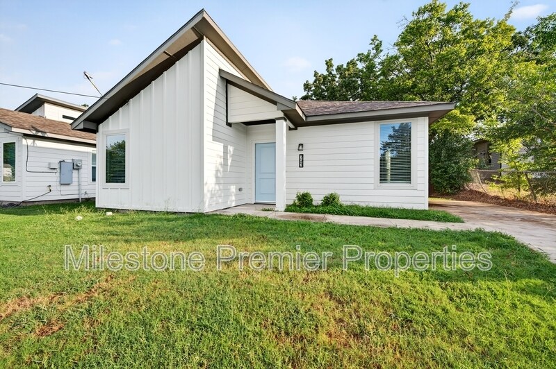 723 Maple Row in Denison, TX - Building Photo