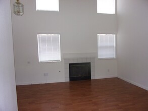 853 Vassar Dr in Vacaville, CA - Building Photo - Building Photo