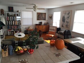 144 Saint Margaret Street, Unit B in Charleston, SC - Building Photo - Building Photo