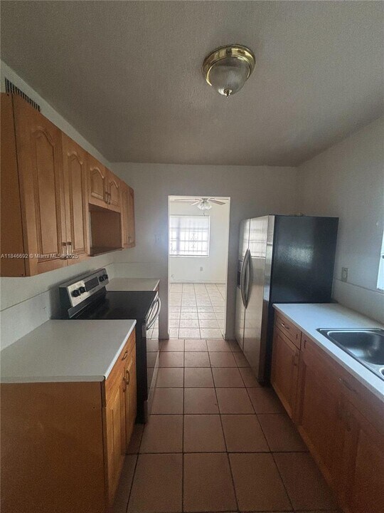 15813 NW 38th Pl in Miami Gardens, FL - Building Photo