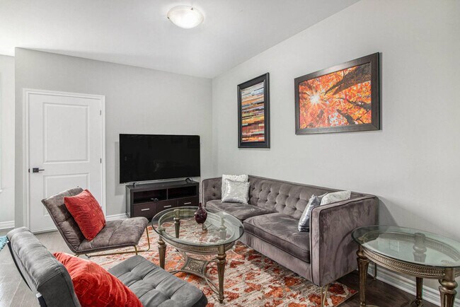 132 Eric Maloney Way in Ottawa, ON - Building Photo - Building Photo