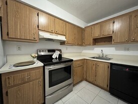 3720 NW 88th Ave in Sunrise, FL - Building Photo