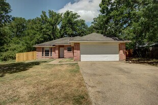 2402 Jaguar Ct in Bryan, TX - Building Photo