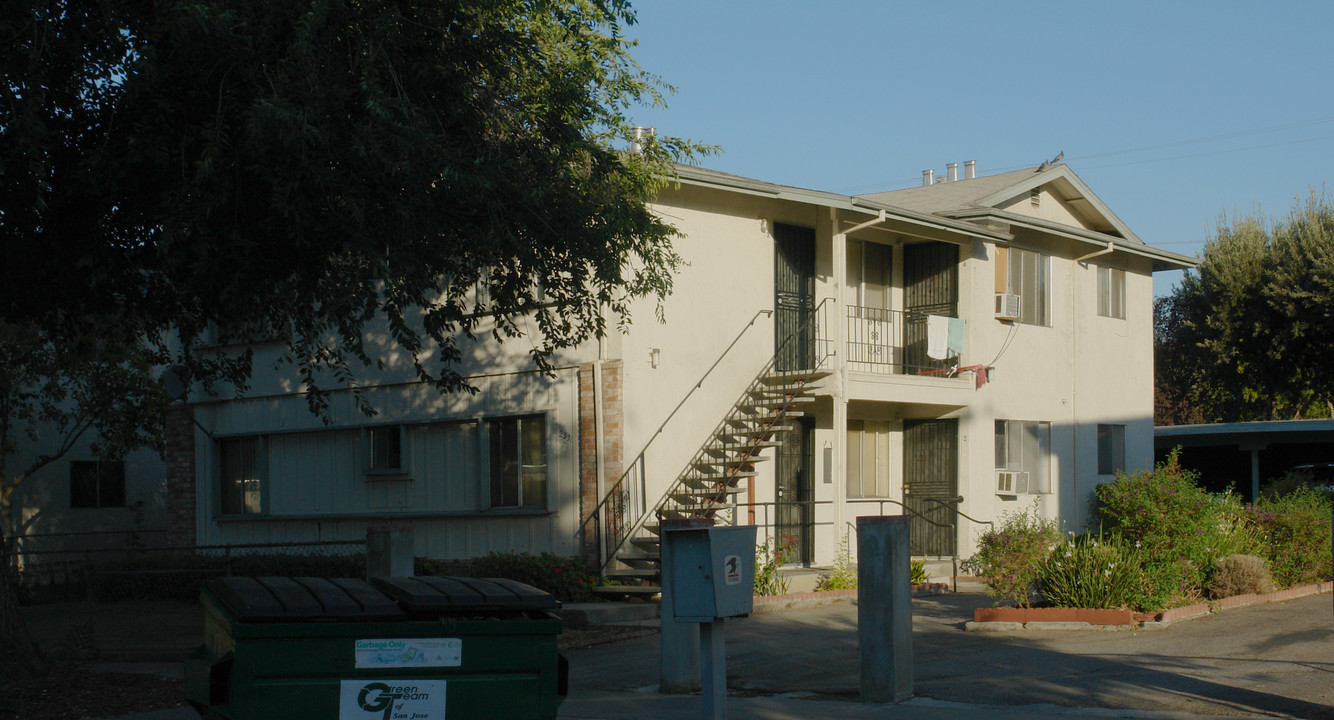 2331 Mammoth Drive in San Jose, CA - Building Photo