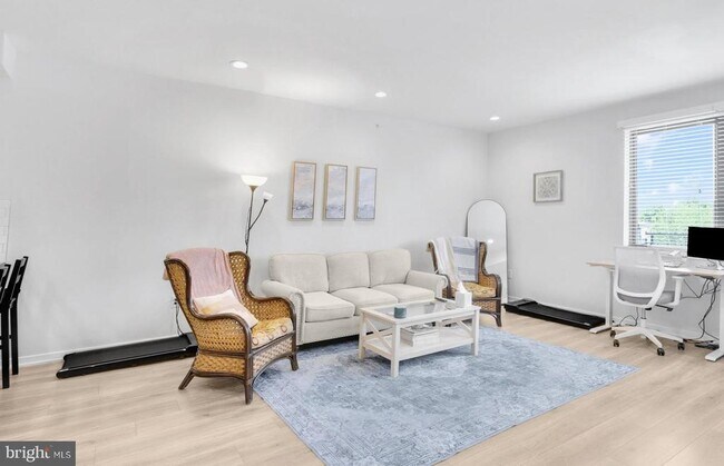 385 Martin St in Philadelphia, PA - Building Photo - Building Photo