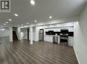 28 Timberlane Crescent in Kitchener, ON - Building Photo