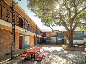 816 Oak St in Houston, TX - Building Photo - Building Photo