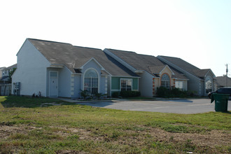 1302-1310 Redwood Ln in Gulf Breeze, FL - Building Photo - Building Photo