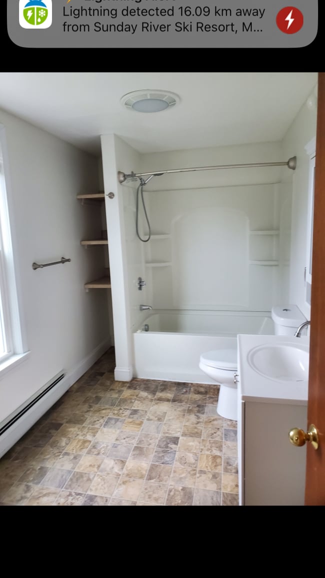 142 Washington St, Unit 2 in Gardner, MA - Foto de edificio - Building Photo
