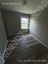 914 N Central Dr in Lorain, OH - Building Photo