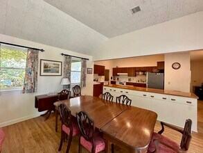 16 N Great Hill Dr in Marion, MA - Building Photo - Building Photo