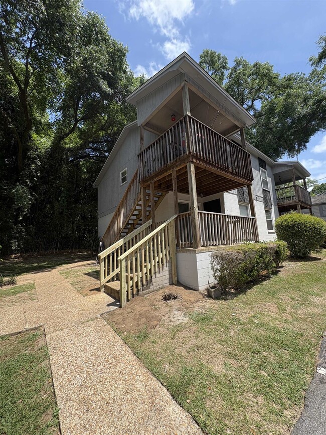 property at 1530 Live Oak Dr