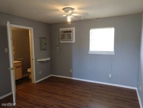 1976 Quality Blvd in Huntsville, TX - Building Photo - Building Photo