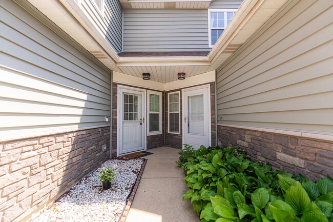 1217 Cranbrook Dr in Schaumburg, IL - Building Photo - Building Photo