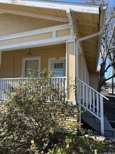 323 E Euclid Ave in San Antonio, TX - Foto de edificio - Building Photo