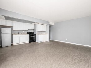 KP Eastland Condominiums in Columbus, OH - Foto de edificio - Building Photo