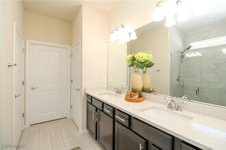2235 Yellowfin Cir in Naples, FL - Building Photo - Building Photo