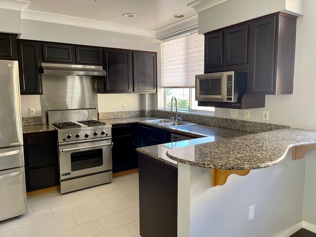 1222 S Westgate Ave in Los Angeles, CA - Building Photo - Building Photo