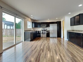 1728 178th St Ct E in Spanaway, WA - Foto de edificio - Building Photo