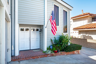 Blanton Apartments in Huntington Beach, CA - Building Photo - Other