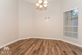 1615 Highland View Ct in Orange Park, FL - Foto de edificio - Building Photo