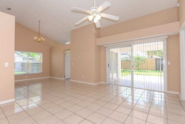 9755 Fox Hollow Rd in Tampa, FL - Building Photo - Building Photo