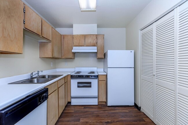Villas Of Sunnyside - 40 + Senior Living in Beaumont, TX - Building Photo - Building Photo