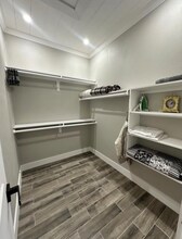 1135 Red Fox Rd in La Grange, TX - Foto de edificio - Building Photo