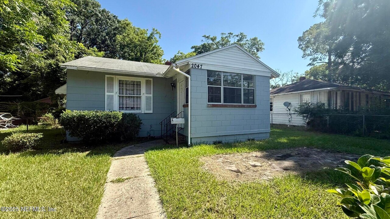 2047 W 16th St in Jacksonville, FL - Building Photo