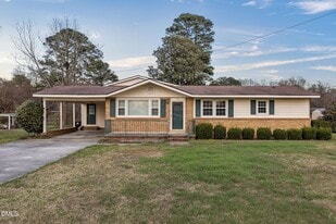 131 Fairview Village Rd in Dunn, NC - Building Photo