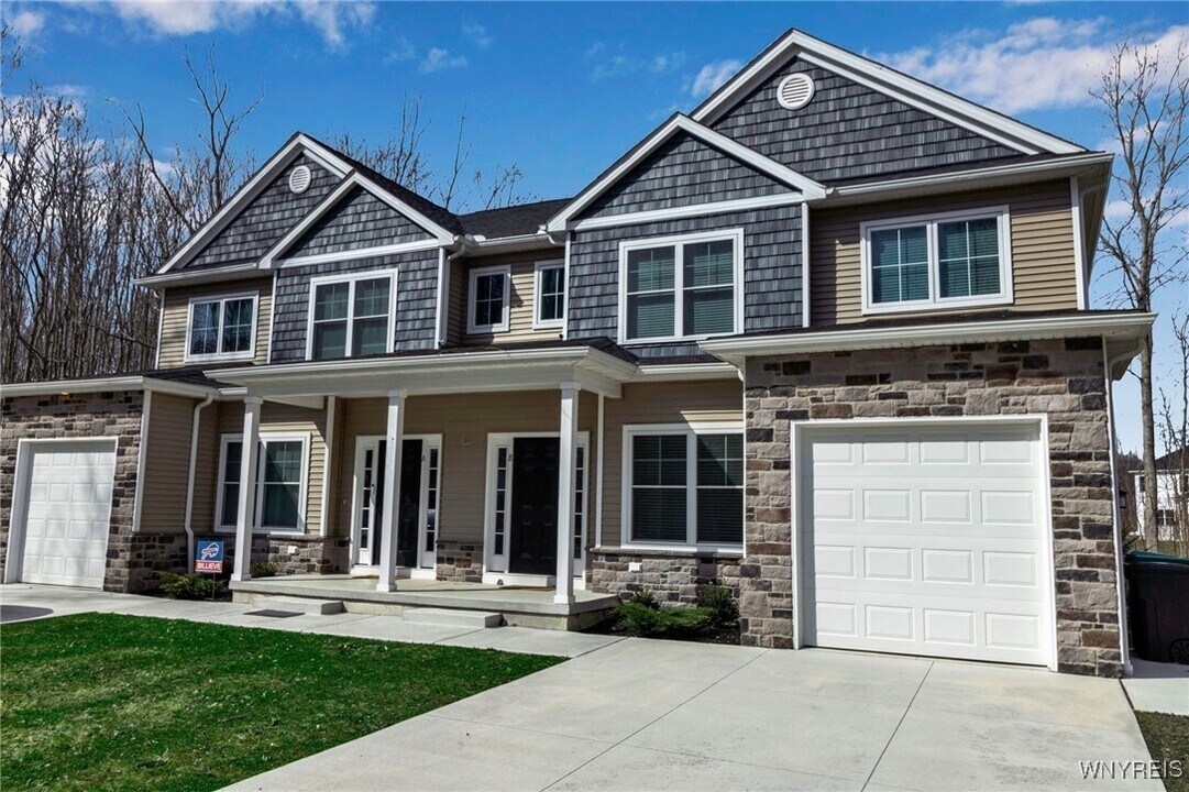 6088 New Taylor Rd in Orchard Park, NY - Building Photo