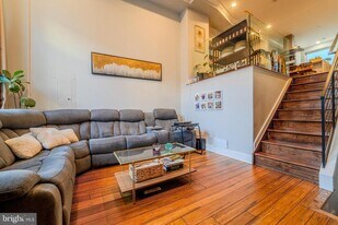 617 McClellan St in Philadelphia, PA - Building Photo