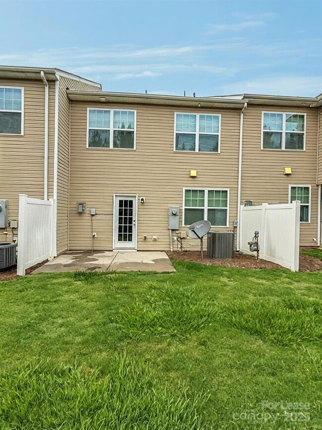 2752 Sawbridge Ln in Gastonia, NC - Building Photo - Building Photo