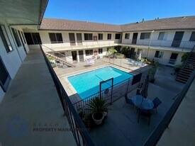 12022 Birch Ave in Hawthorne, CA - Building Photo