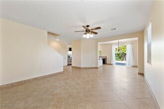 10552 Calico Pines Ave in Las Vegas, NV - Building Photo - Building Photo