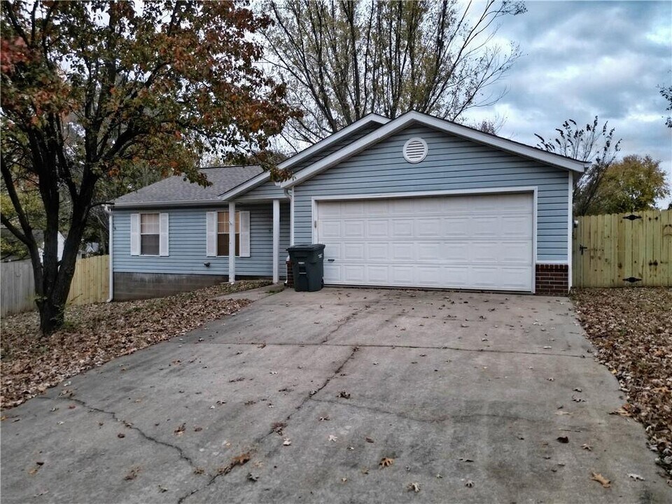 1654 Timberline Dr in Fayetteville, AR - Building Photo