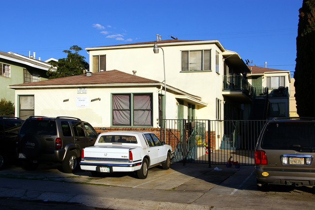 4321-4327 Winona Ave in San Diego, CA - Building Photo - Building Photo