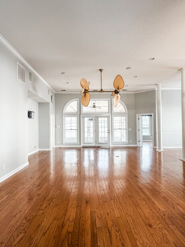 338 Camden Cir in Pawleys Island, SC - Building Photo - Building Photo