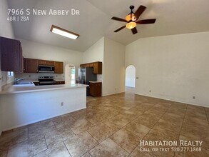 7966 S New Abbey Dr in Tucson, AZ - Building Photo - Building Photo