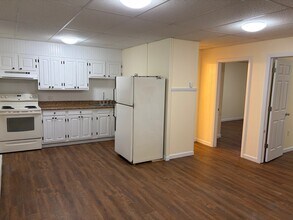 46 School St, Unit 3 in Johnson, VT - Foto de edificio - Building Photo