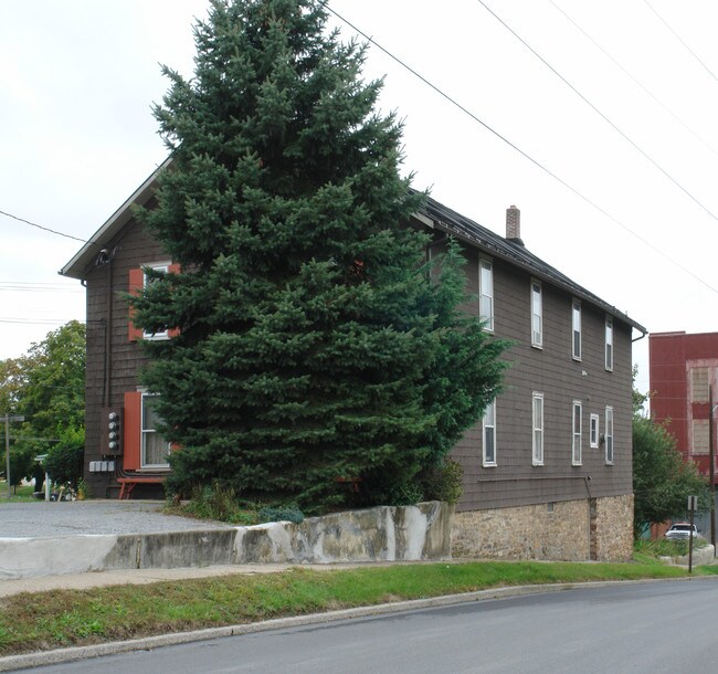 101 Dehaas Aly in Muncy, PA - Foto de edificio - Building Photo