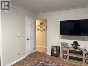 3021 Dougall Ave in Windsor, ON - Building Photo - Building Photo