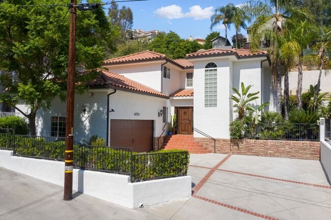 property at 4725 1/2 College View Ave
