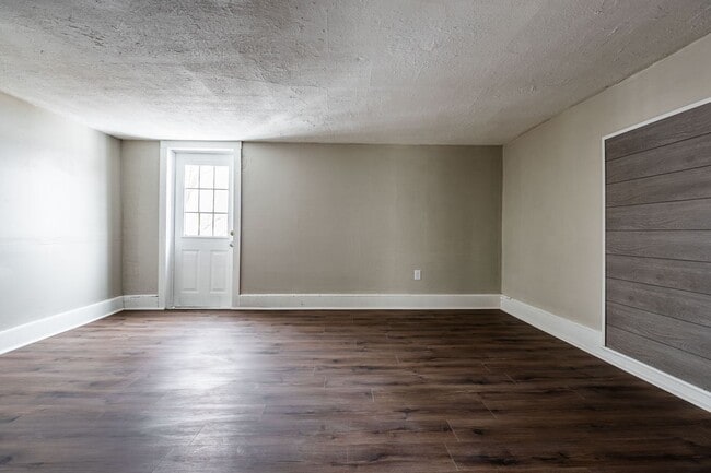 property at 512 Avon St