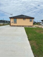 17 Chesnee Ave in Edinburg, TX - Building Photo - Building Photo